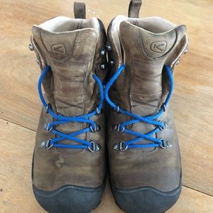 Keen hiking boots, size 9W, euro 39.5